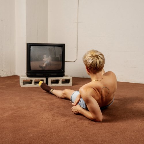 Mae Martin - I'm A TV (2025) [Hi-Res]